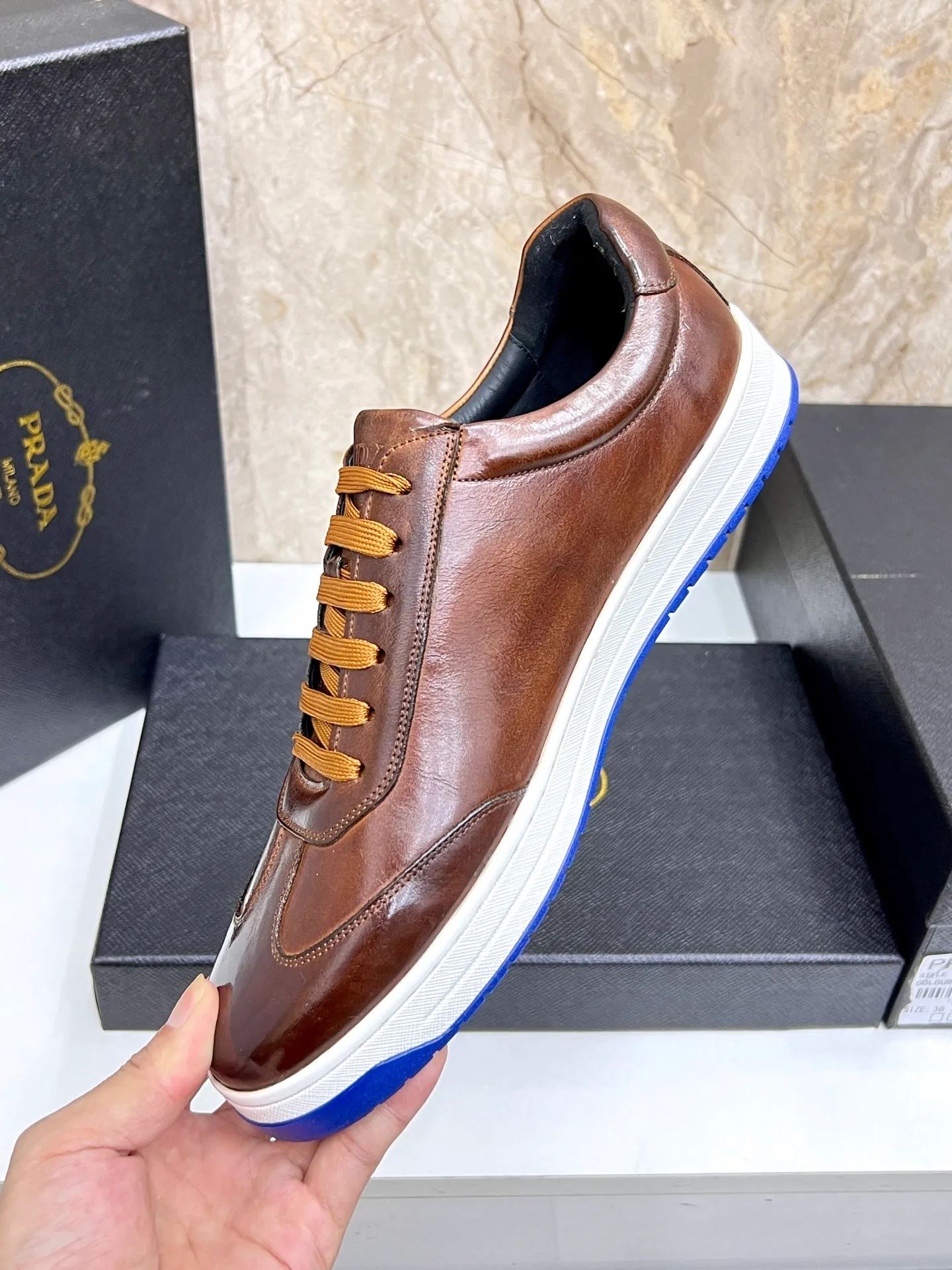 💰620 Prada classic men’s lace-up casual shoes｜Imported cowhide upper｜Layered stitching design on the upper Lightweight and breathable｜Soft and comfortable｜PRADA letters on the side｜Distinctive sporty style Showing the brand style｜Lightweight embossed rubber sole｜With cowhide foot pad lining｜Excellent foot feel Fashionable and elegant｜Size: 38-44 (customized at 45)